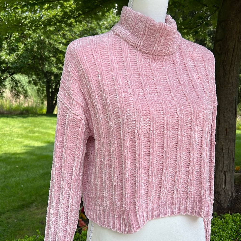 URBAN HERITAGE SWEATERS